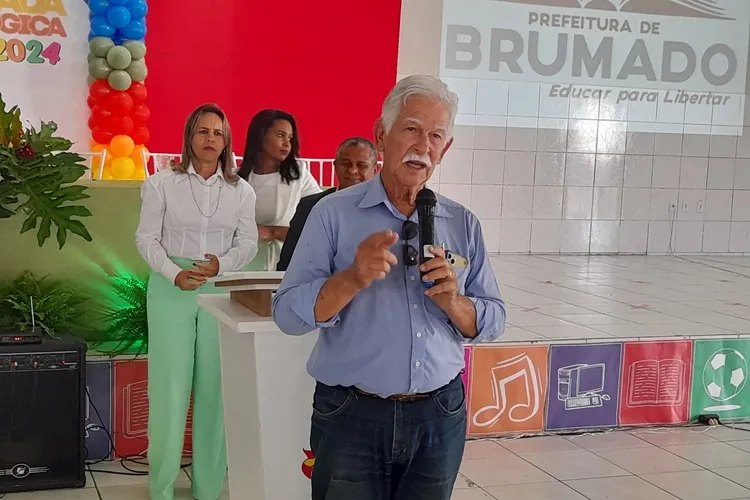 'Estado da Bahia nos envergonha no quesito educação", dispara prefeito de Brumado