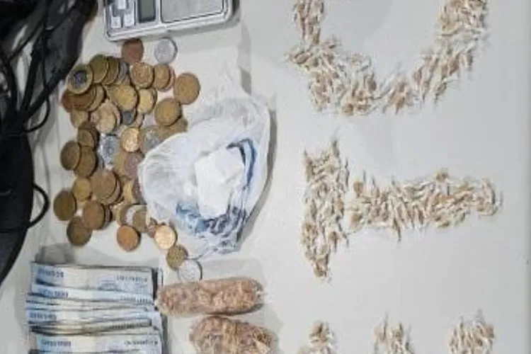 79ª CIPM apreende drogas e prende mulher por tráfico em Poções