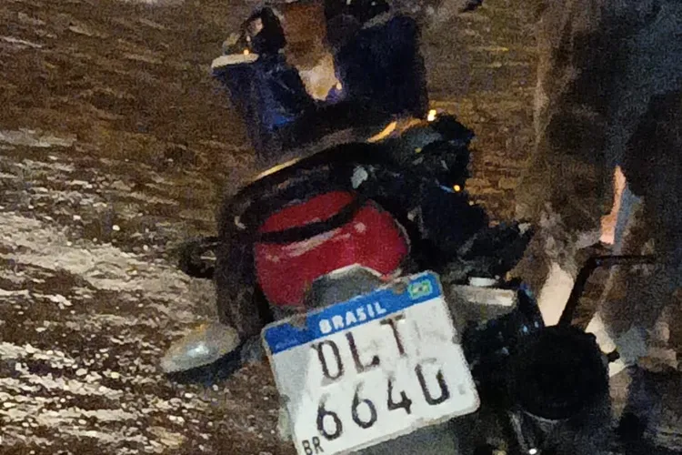 Motocicleta com placa adulterada se envolve em acidente na cidade de Guanambi