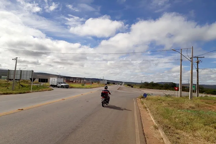 Brumado: Iluminação na rótula da BA-262 e anel rodoviário da BR-030 aguarda autoridades