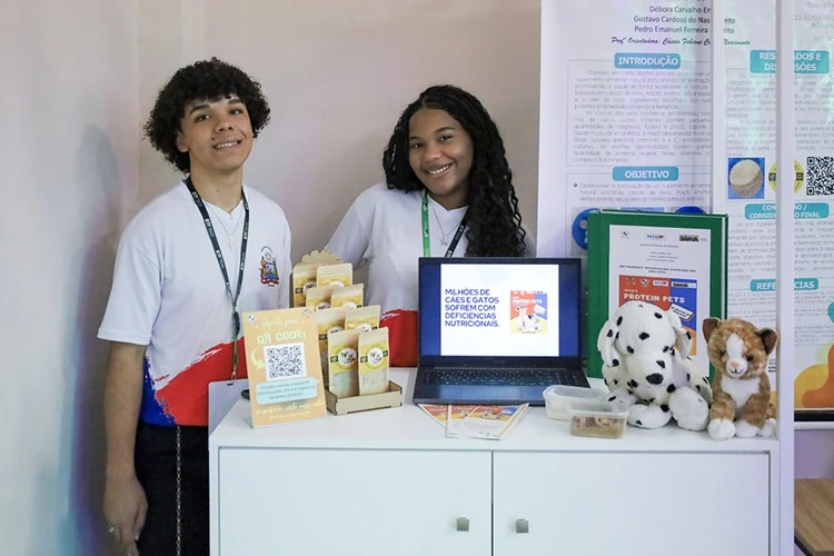 Estudantes de Boquira desenvolvem Whey Protein para cães e gatos