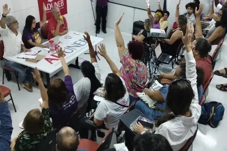 Professores da Uneb, Uefs, Uesb e Uesc aprovam indicativo de greve