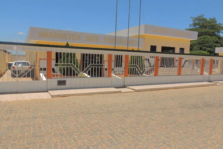 Câmara de Malhada de Pedras aprova contas da ex-prefeita Terezinha Baleeiro