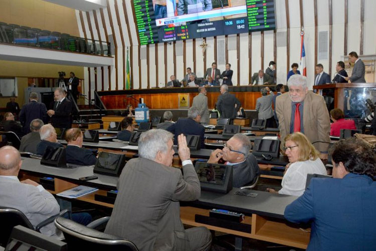 Aprovada PEC que estabelece salário do governador como teto dos servidores