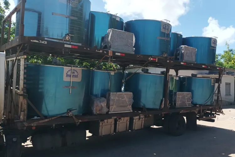 Bovinocultura de leite é fortalecida com entrega de resfriadores em Malhada