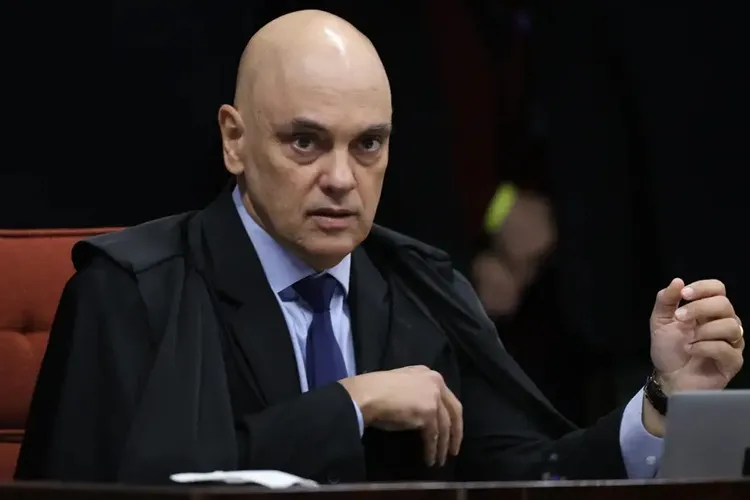 Alexandre de Moraes vota para condenar Jair Bolsonaro e outros 7 réus