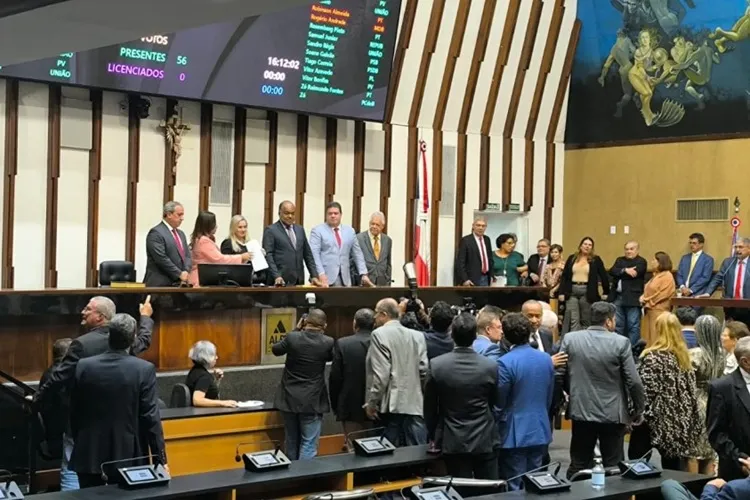 Ivana Bastos é empossada e se torna a 1° mulher a presidir a AL-BA em 190 anos