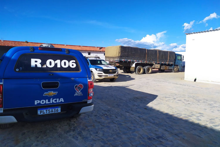 Carinhanha: PM recupera carga roubada de farinha de trigo avaliada em R$ 220 mil