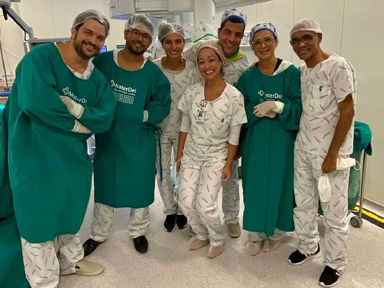 Médicos baianos participam de maratona de cirurgias com robôs