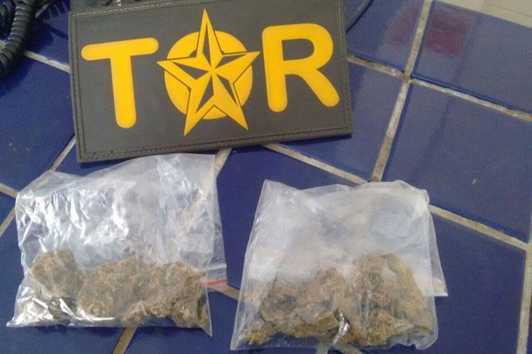 Brumado: Polícia apreende condutor de veículo com substância semelhante à maconha
