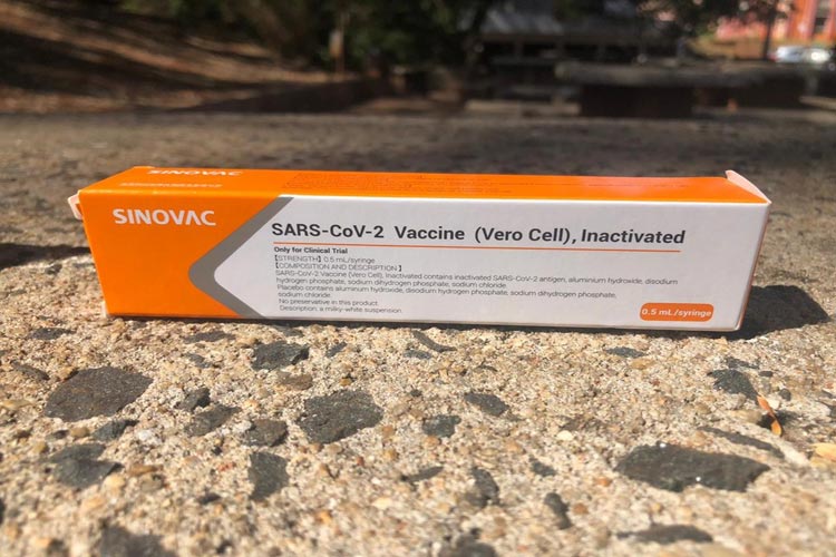 Vacina chinesa não deu efeito colateral em 94,7%, diz estudo