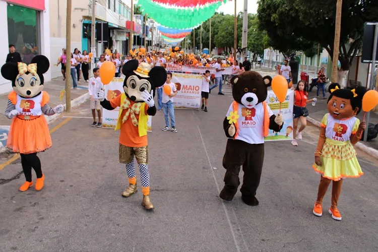 Brumado: Caminhada pelo centro comercial marca campanha do Maio Laranja