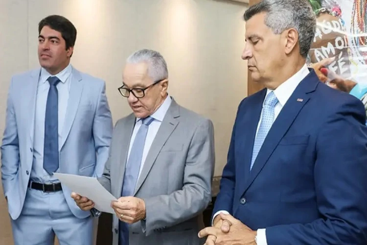 Josias Gomes toma posse como conselheiro de TCE-BA