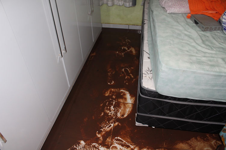 Brumado: Casa de baiana do acarajé volta a ser invadida pela chuva após obras da prefeitura