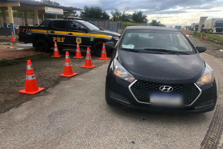Mulher é presa com veículo roubado no sudoeste da Bahia