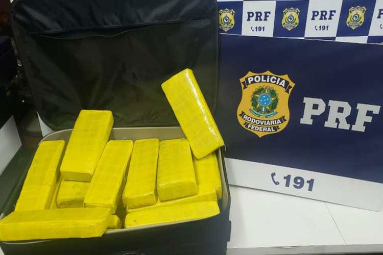 Vitória da Conquista: Homem é preso em ônibus com quase 30 kg de maconha escondida em mala