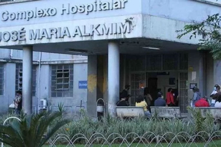 Mulher dá à luz na escada de hospital durante incêndio em Belo Horizonte