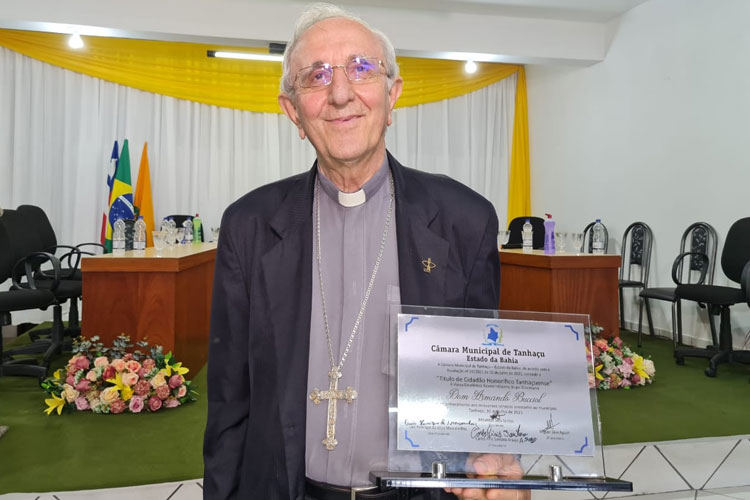 Bispo Dom Armando Bucciol recebe título de cidadão tanhaçuense