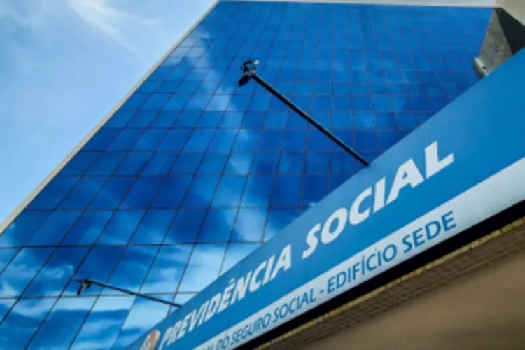 Justiça bloqueia R$ 23,8 milhões de suspeitos de fraude contra INSS