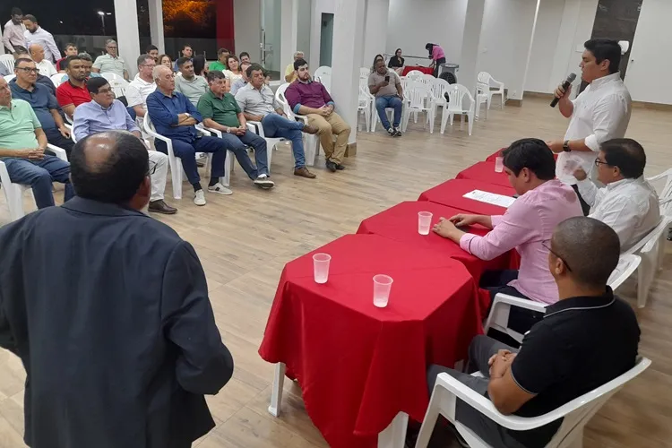 Guilherme Bonfim debate com empresários o desenvolvimento econômico de Brumado