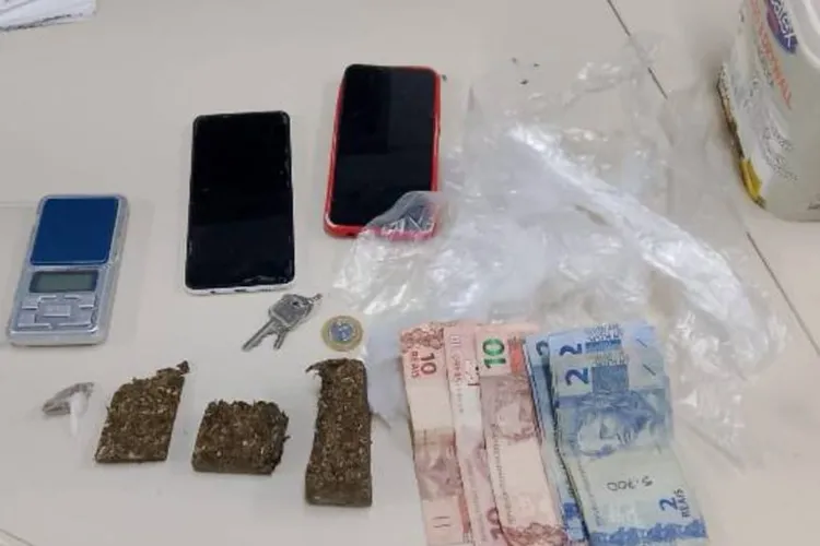 17º BPM detém indivíduo de 42 anos com drogas no Bairro Sossego em Guanambi