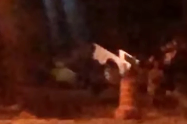 Picape cai em vala no Vivendas do Parque em Brumado