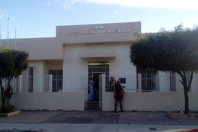 Acusado de matar homem a tiros e facadas após suspeita de furto é condenado a 21 anos de prisão