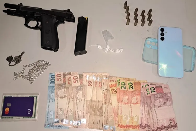 Jovem de 21 anos é preso com pistola 9mm e munições em Riacho de Santana