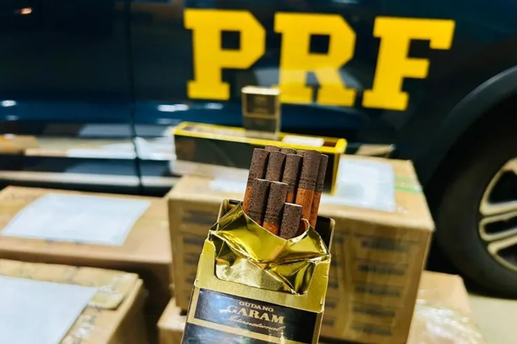 PRF apreende carga de cigarros transportada ilegalmente em Vitória da Conquista