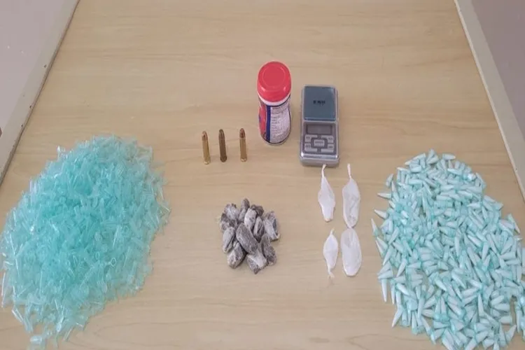 4ª CIPM apreende 320 pinos de drogas nos fundos de casa em Érico Cardoso