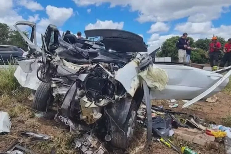 Duas pessoas morrem após batida entre caminhonetes no município de Laje