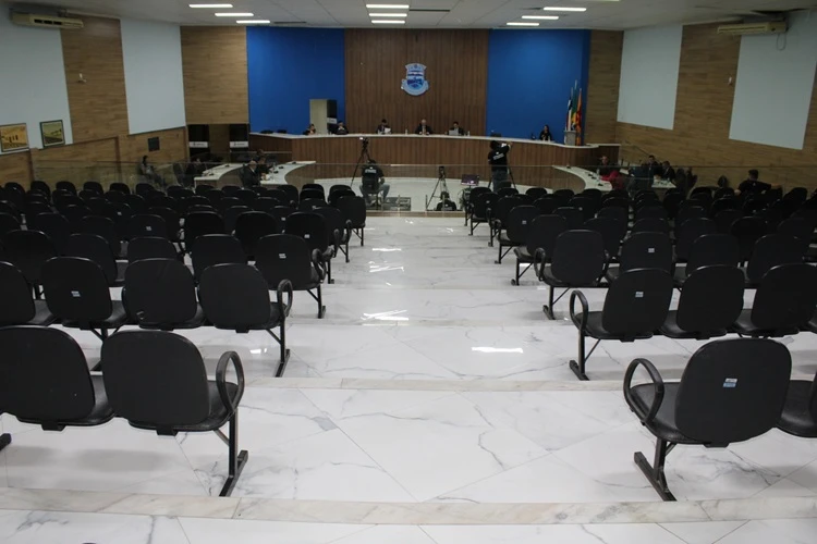 Vereadores votam projetos de políticas públicas sociais e segurança em Brumado