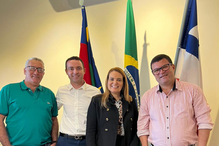 Fabrício Abrantes e Sheila Lemos debatem o desenvolvimento da região sudoeste da Bahia
