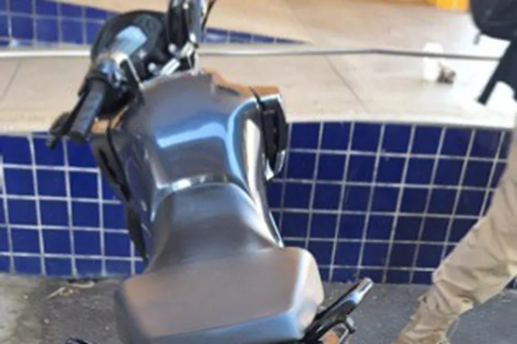 PRF recupera motocicleta adulterada transportada em bagageiro de ônibus na BR-116