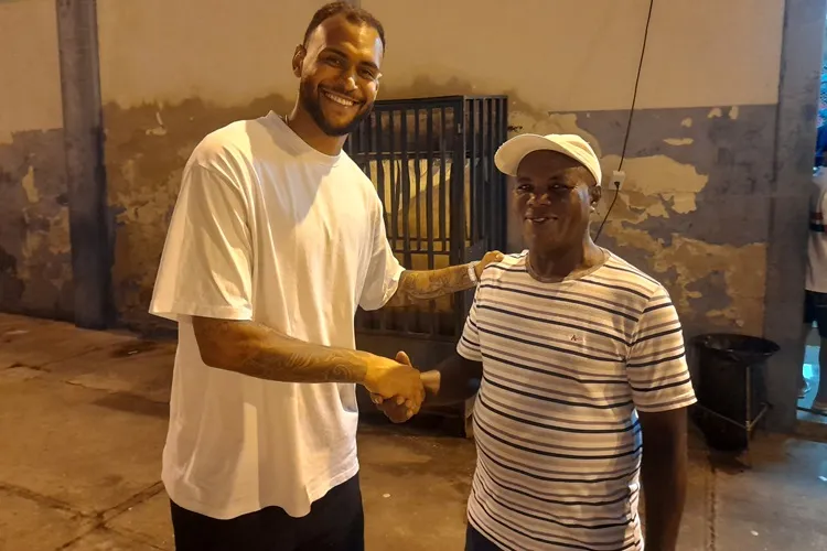 De aluno a padrinho, Júnior Brumado faz campanha para ajudar a escolinha de futebol Ajax