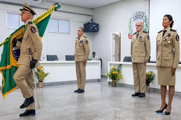 Bem recepcionada, Tenente Coronel Gilmara assume o 17° BPM em Guanambi