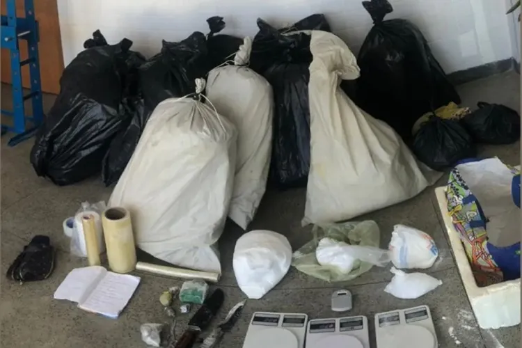 Foragido da Justiça é preso com mais de 300 kg de drogas em Feira de Santana
