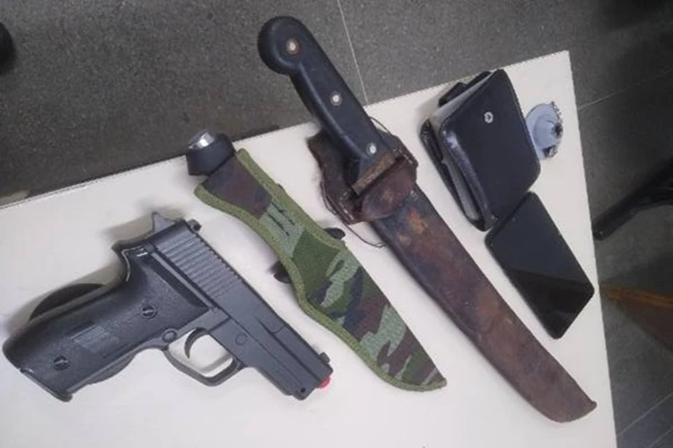 17º BPM apreende simulacro durante contenção de embriagado em Guanambi