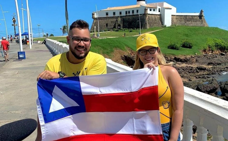 Corpo de Henrique Bahia, produtor de Marília Mendonça é enterrado em Salvador