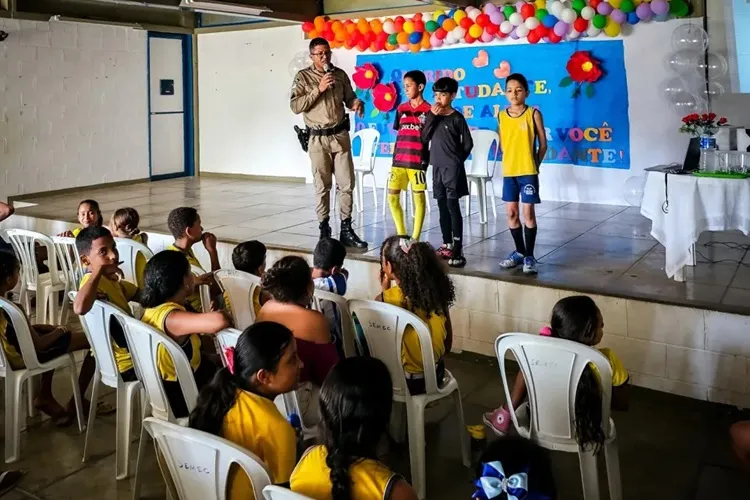 Polícia Comunitária: 24º BPM promove palestra para alunos do CAIC em Brumado