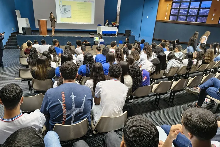 Brumado: OAB e DPE debatem com alunos do CEEP diretos à pensão alimentícia