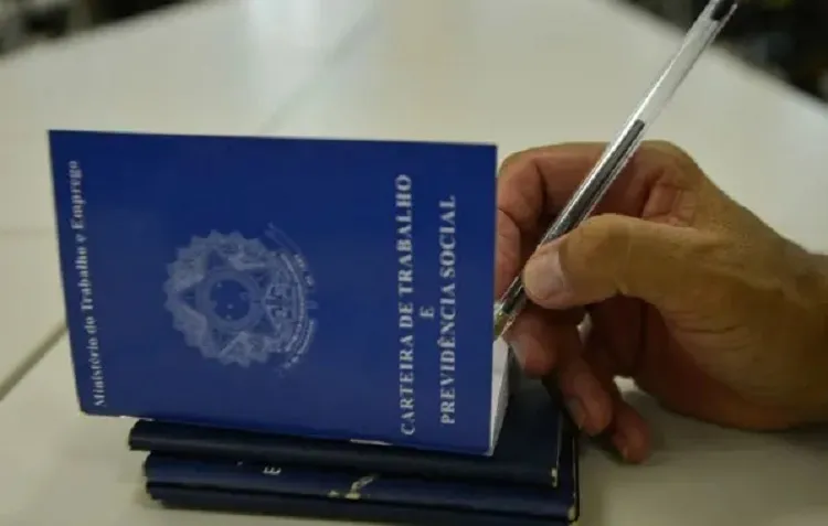 Brasil registra marca de 155 mil empregos formais durante maio, aponta Caged