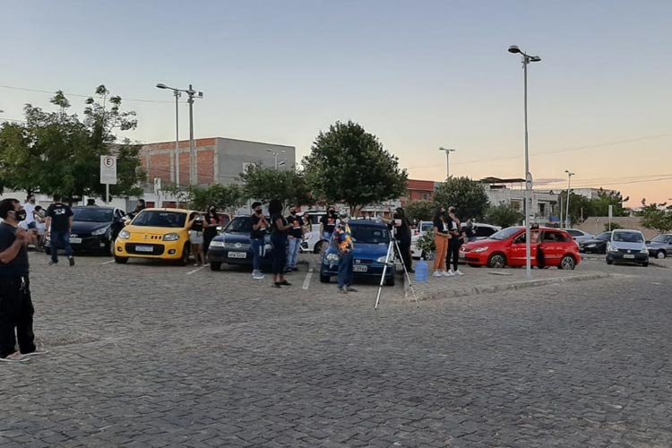 Igreja Missões do Evangelho Pleno realiza primeiro culto drive in em Brumado