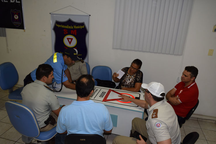 Campanha de trânsito em Brumado chama atenção para o perigo do uso do celular ao volante