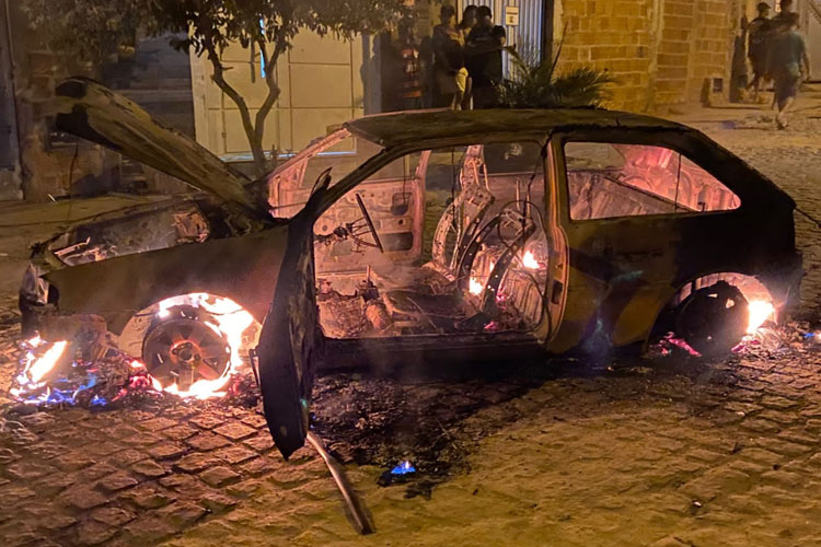 Discussão em bar termina com homem morto, carro incendiado e casa destruída em Brumado