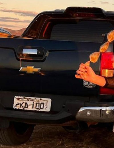 Guanambi: Veículo da prefeitura de Ibotirama é flagrado em show de Gusttavo Lima