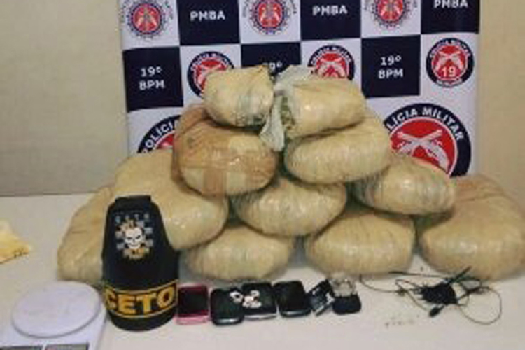Mulher é presa com 10 kg de maconha após denúncia anônima em Jequié
