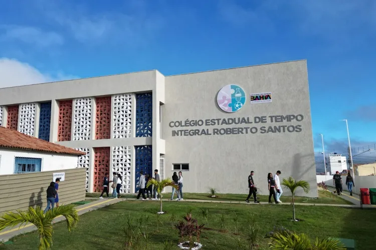 Colégio Estadual de Tempo integral inaugurado em Poções atenderá mil estudantes