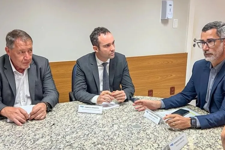 Prefeito de Brumado firma contrato para esgotamento sanitário e 2ª etapa da Barragem de Cristalândia