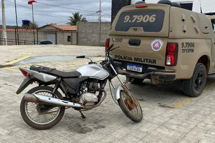 Após denúncia, 24º BPM inibe direção perigosa e apreende moto irregular em Aracatu